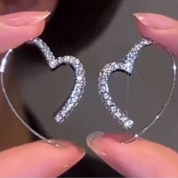 Dazzling Heart Hoop Earrings - Picture 6 of 9